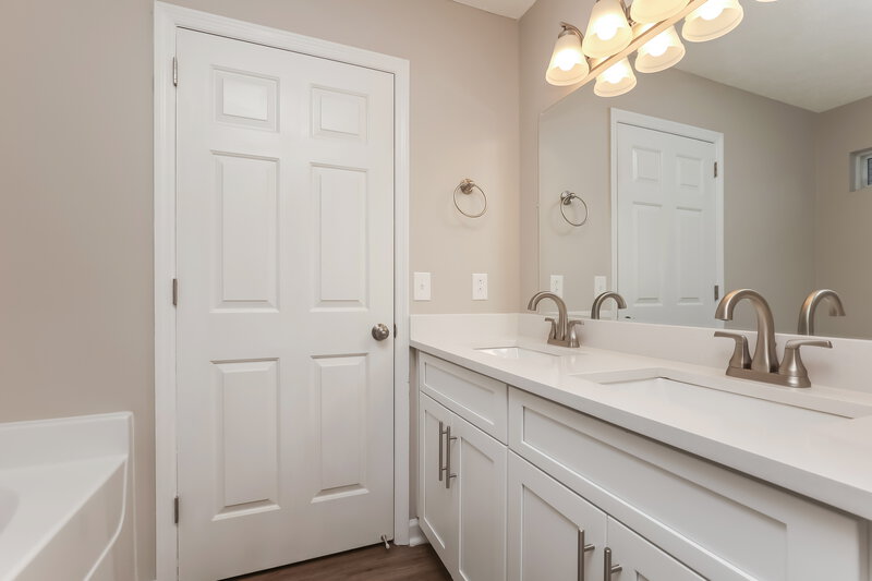 2,105/Mo, 3112 Chateau Valley Dr Nashville, TN 37207 Main Bathroom View 2