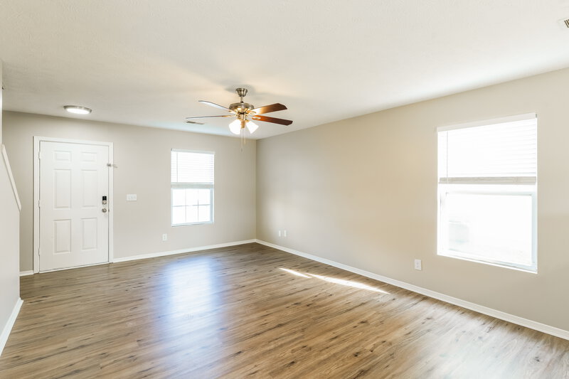 1,965/Mo, 2803 Creekbend Dr Nashville, TN 37207 Living Room View