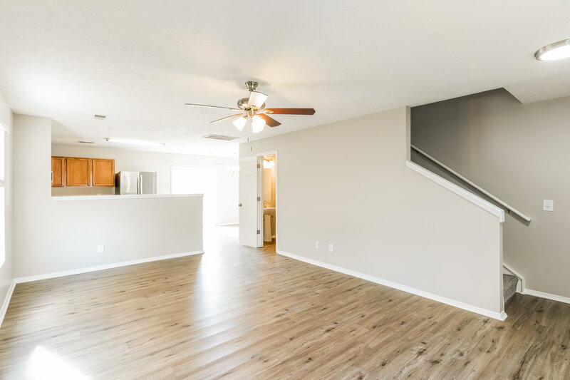 1,965/Mo, 2803 Creekbend Dr Nashville, TN 37207 Living Room View 2