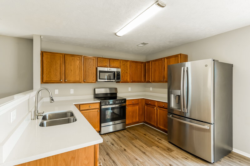 1,965/Mo, 2803 Creekbend Dr Nashville, TN 37207 Kitchen View 2