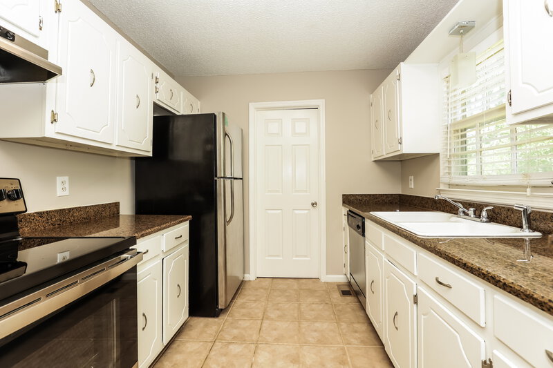 1,975/Mo, 2825 Barksdale Ln Antioch, TN 37013 Kitchen View