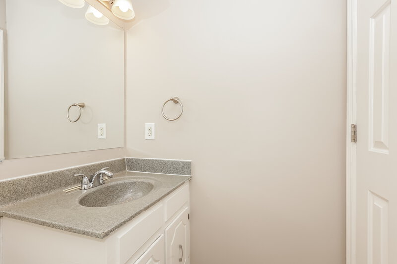 1,975/Mo, 2825 Barksdale Ln Antioch, TN 37013 Main Bathroom View