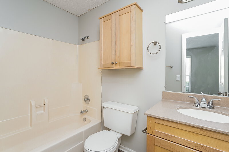 1,975/Mo, 2825 Barksdale Ln Antioch, TN 37013 Bathroom View 3