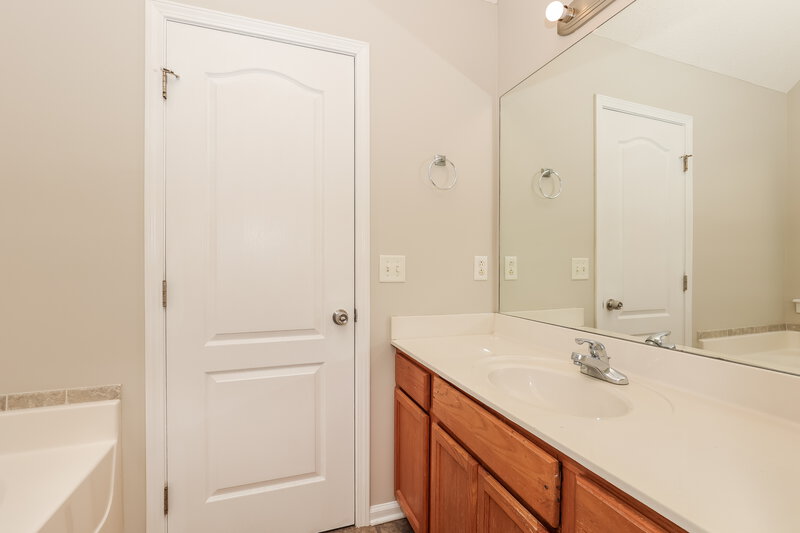 2,550/Mo, 3208 Sailmist Pt Antioch, TN 37013 Main Bathroom View 2