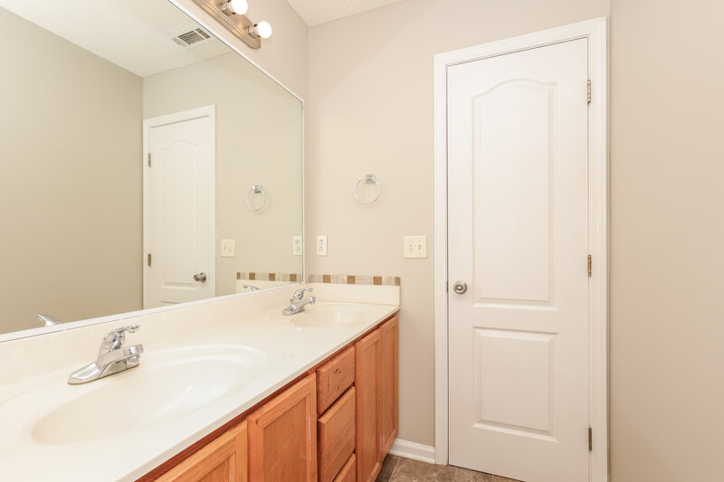 2,550/Mo, 3208 Sailmist Pt Antioch, TN 37013 Bathroom View