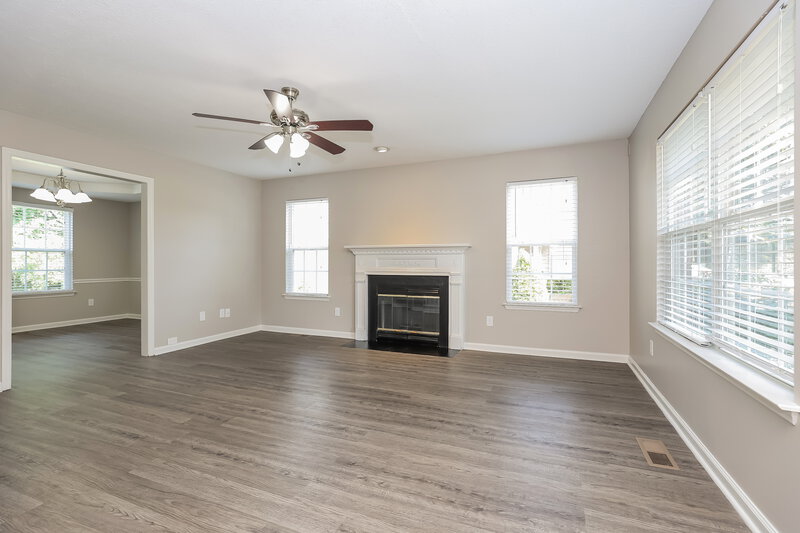 2,255/Mo, 6988 Calderwood Dr Antioch, TN 37013 Living Room View