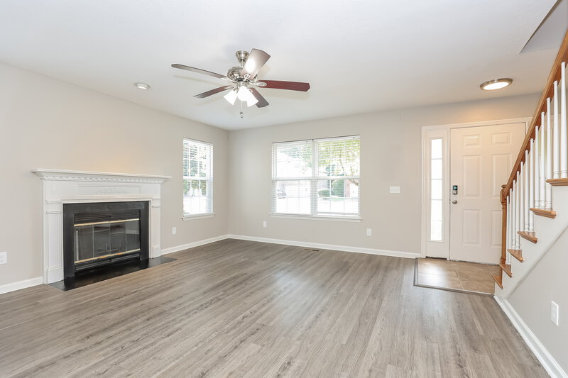 2,255/Mo, 6988 Calderwood Dr Antioch, TN 37013 Living Room View 2