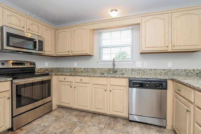 2,255/Mo, 6988 Calderwood Dr Antioch, TN 37013 Kitchen View 3