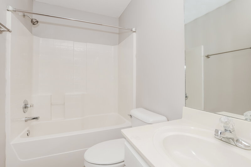 2,255/Mo, 6988 Calderwood Dr Antioch, TN 37013 Main Bathroom View