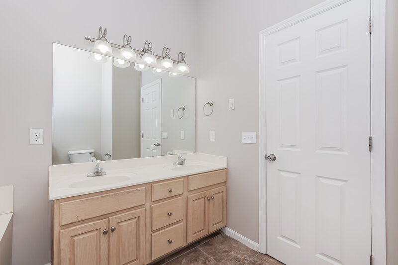 2,255/Mo, 6988 Calderwood Dr Antioch, TN 37013 Main Bathroom View 2