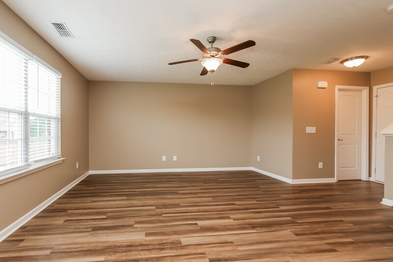 2,120/Mo, 325 Birchclay Pt N Antioch, TN 37013 Living Room View 2