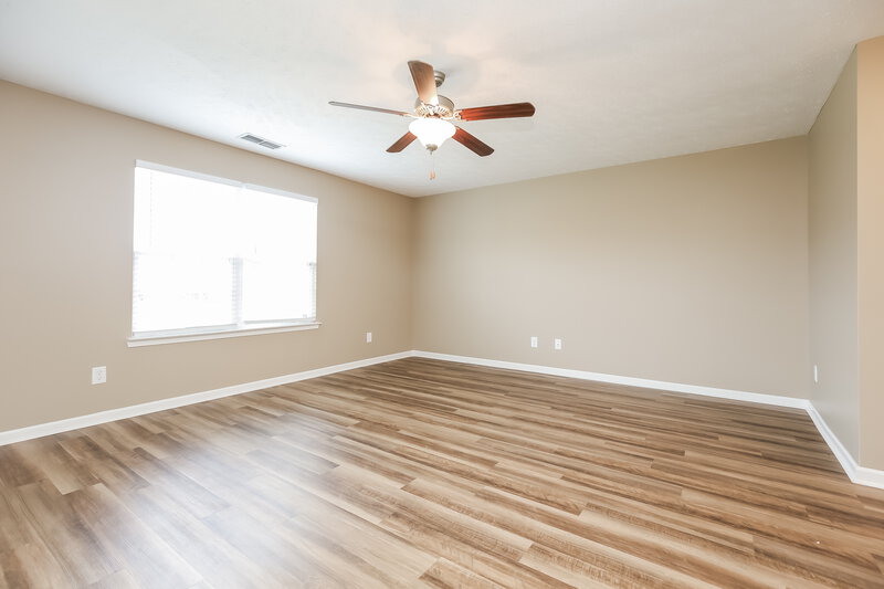 2,120/Mo, 325 Birchclay Pt N Antioch, TN 37013 Living Room View 4