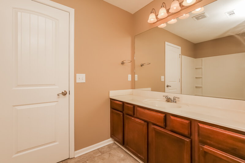 2,120/Mo, 325 Birchclay Pt N Antioch, TN 37013 Main Bathroom View