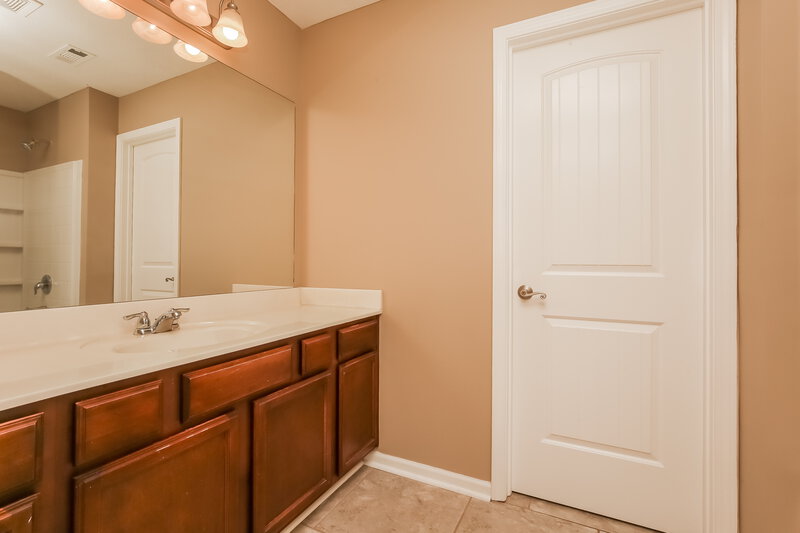 2,120/Mo, 325 Birchclay Pt N Antioch, TN 37013 Main Bathroom View 2