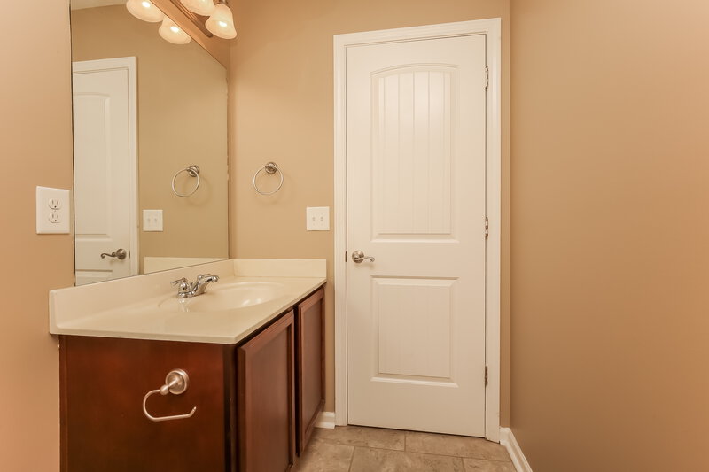2,120/Mo, 325 Birchclay Pt N Antioch, TN 37013 Main Bathroom View 4