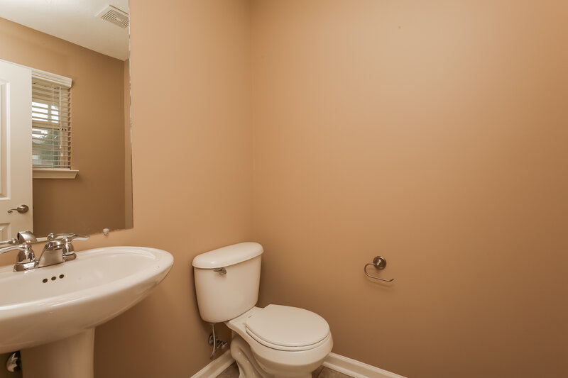 2,120/Mo, 325 Birchclay Pt N Antioch, TN 37013 Bathroom View 3