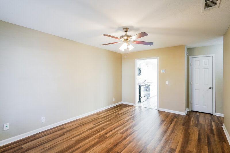 1,900/Mo, 908 Winchester Pass Antioch, TN 37013 Living Room View 2