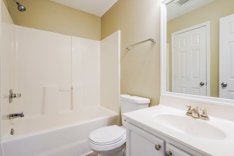 1,900/Mo, 908 Winchester Pass Antioch, TN 37013 Main Bathroom View