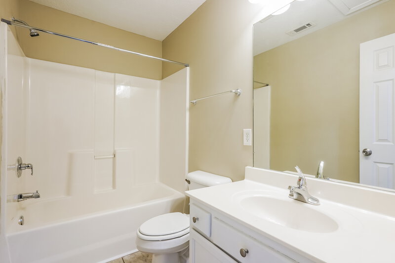 1,900/Mo, 908 Winchester Pass Antioch, TN 37013 Bathroom View