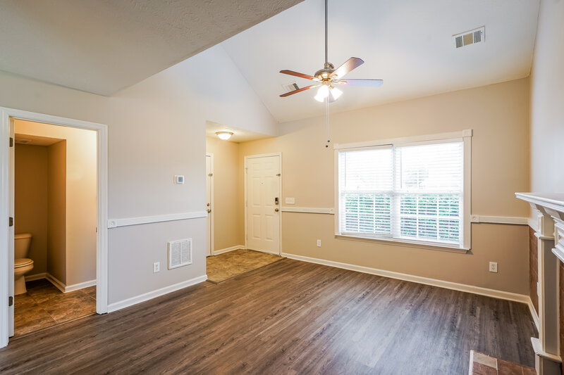 2,035/Mo, 1825 Lakewood Village Dr Antioch, TN 37013 Living Room View