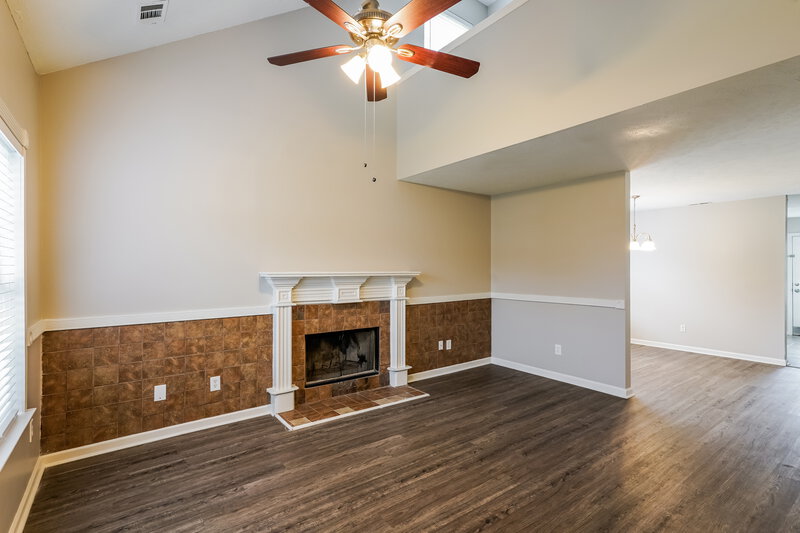 2,035/Mo, 1825 Lakewood Village Dr Antioch, TN 37013 Living Room View 2