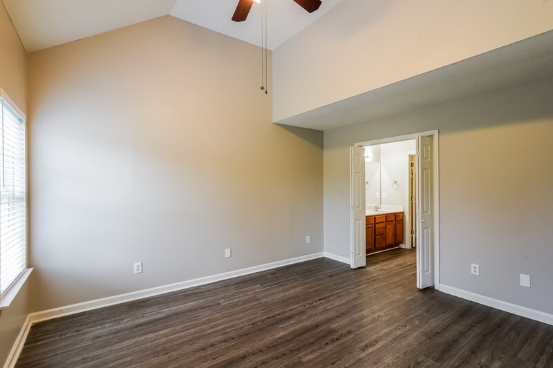 2,035/Mo, 1825 Lakewood Village Dr Antioch, TN 37013 Living Room View 3