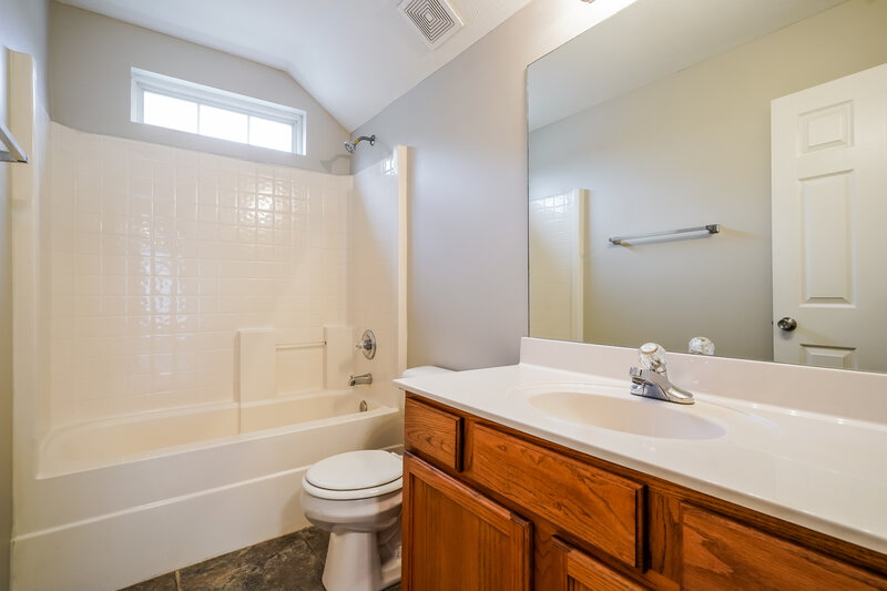 2,035/Mo, 1825 Lakewood Village Dr Antioch, TN 37013 Bathroom View