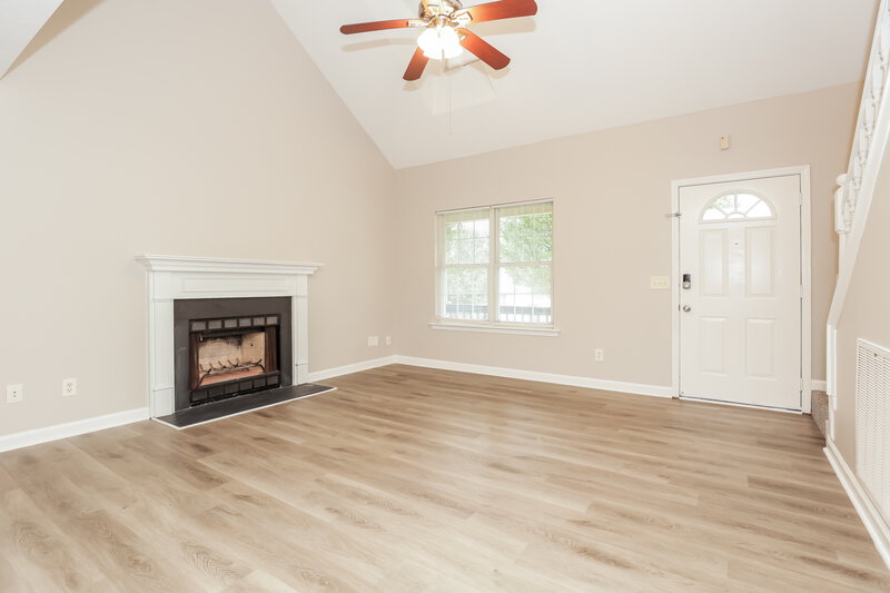 1,900/Mo, 612 Big River Run Antioch, TN 37013 Living Room View