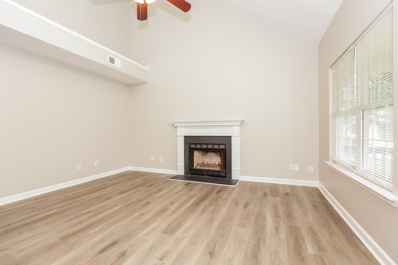 1,900/Mo, 612 Big River Run Antioch, TN 37013 Living Room View 2