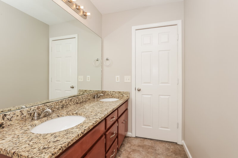 1,900/Mo, 612 Big River Run Antioch, TN 37013 Main Bathroom View 2