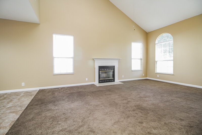 1,950/Mo, 2429 Evanfield Ct Antioch, TN 37013 Living Room View 2