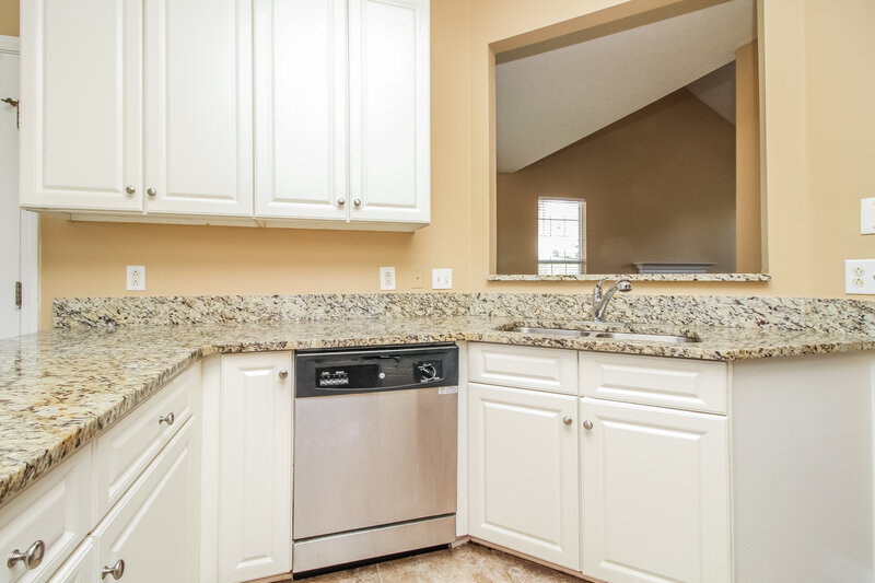 1,950/Mo, 2429 Evanfield Ct Antioch, TN 37013 Kitchen View 3