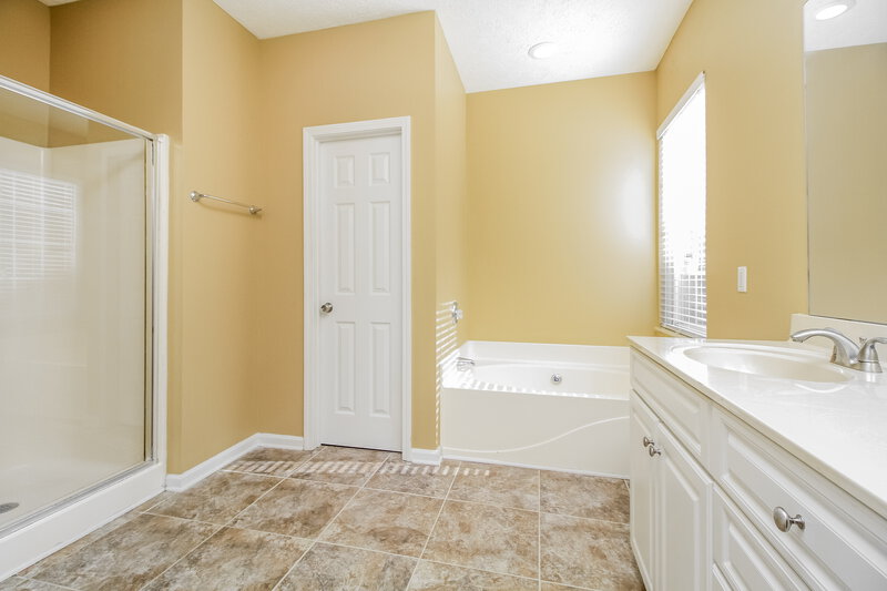 1,950/Mo, 2429 Evanfield Ct Antioch, TN 37013 Main Bathroom View