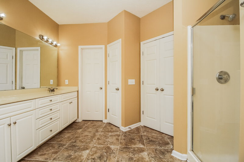 1,950/Mo, 2429 Evanfield Ct Antioch, TN 37013 Main Bathroom View 3