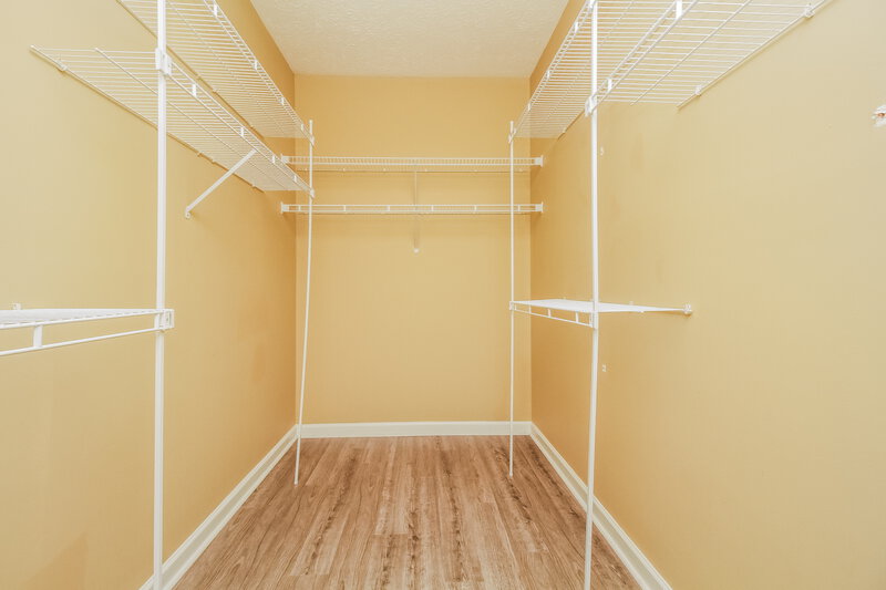 1,950/Mo, 2429 Evanfield Ct Antioch, TN 37013 Walk In Closet View 2