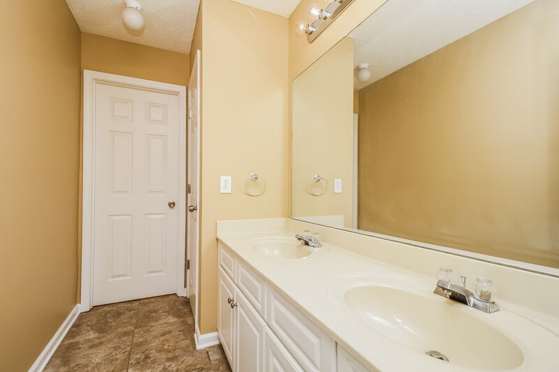 1,950/Mo, 2429 Evanfield Ct Antioch, TN 37013 Bathroom View