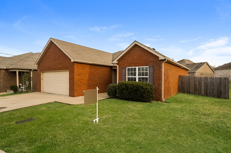 2,700/Mo, 617 Southbeach Cove Antioch, TN 37013 Front View