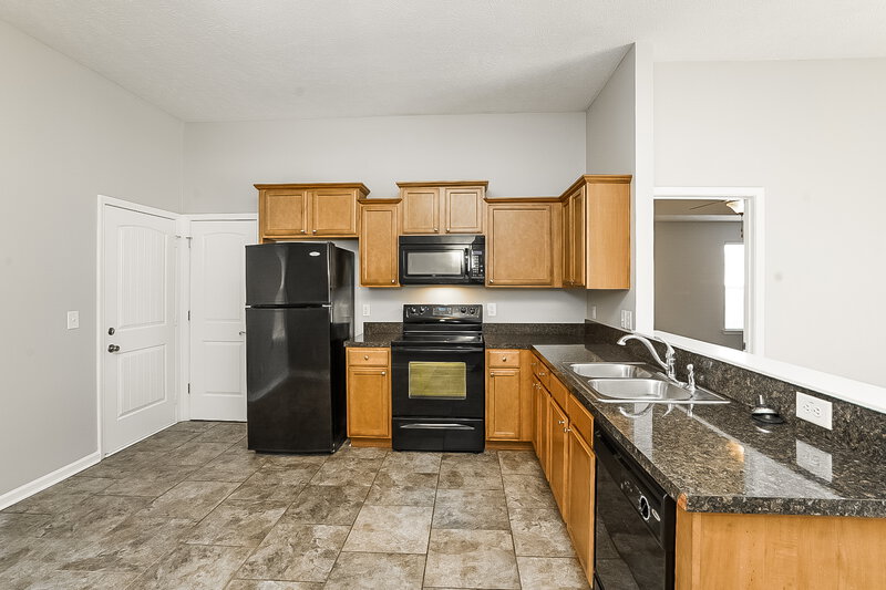 2,700/Mo, 617 Southbeach Cove Antioch, TN 37013 Kitchen View