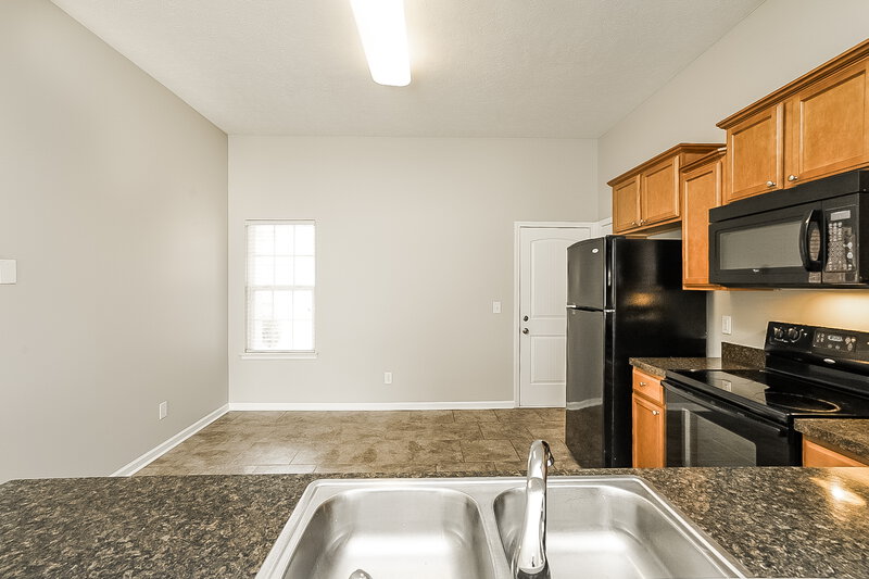 2,700/Mo, 617 Southbeach Cove Antioch, TN 37013 Kitchen View 2