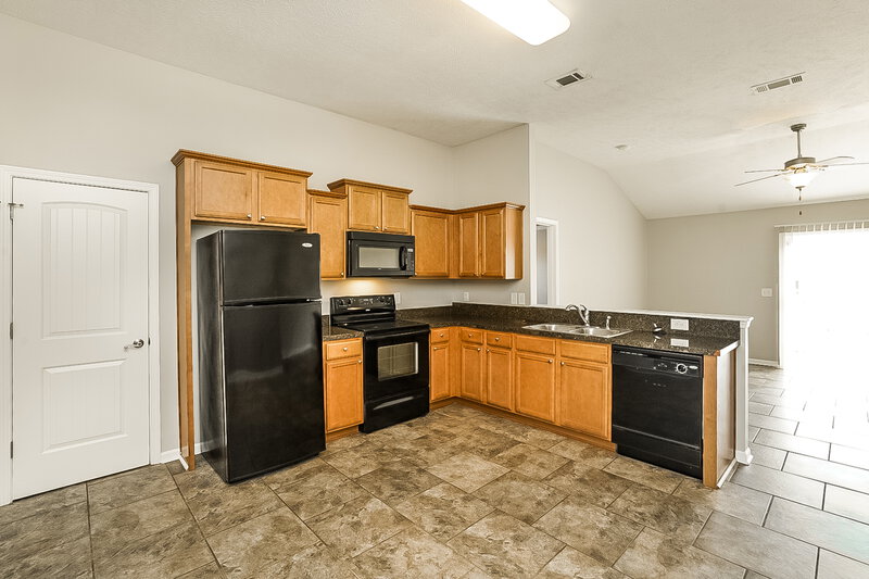 2,700/Mo, 617 Southbeach Cove Antioch, TN 37013 Kitchen View 3