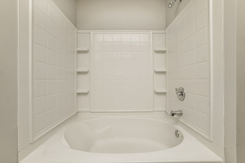 2,700/Mo, 617 Southbeach Cove Antioch, TN 37013 Main Bathroom View 2