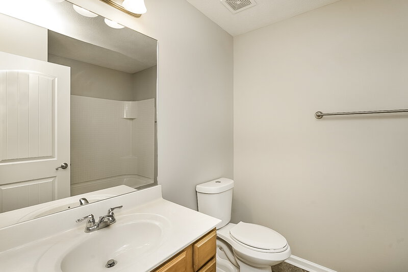 2,700/Mo, 617 Southbeach Cove Antioch, TN 37013 Bathroom View