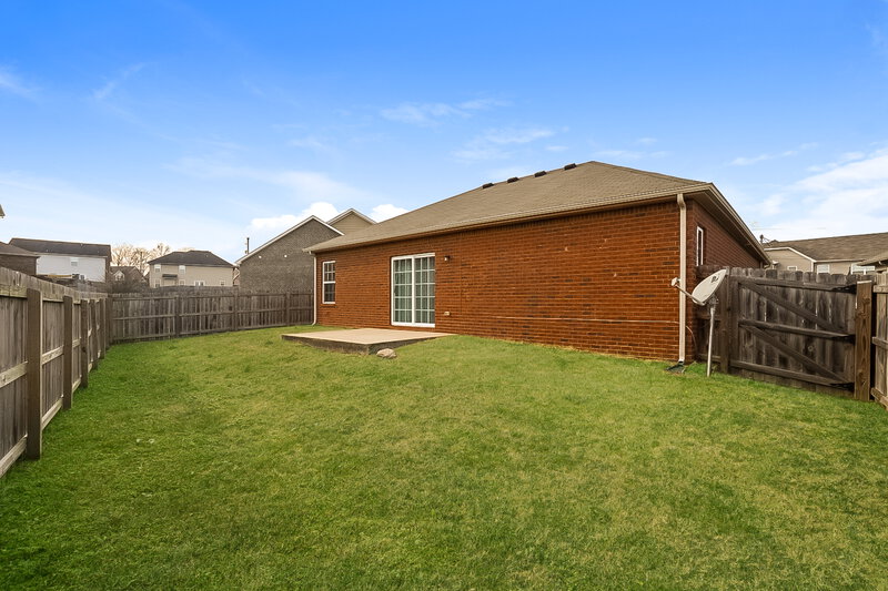 2,700/Mo, 617 Southbeach Cove Antioch, TN 37013 Rear View
