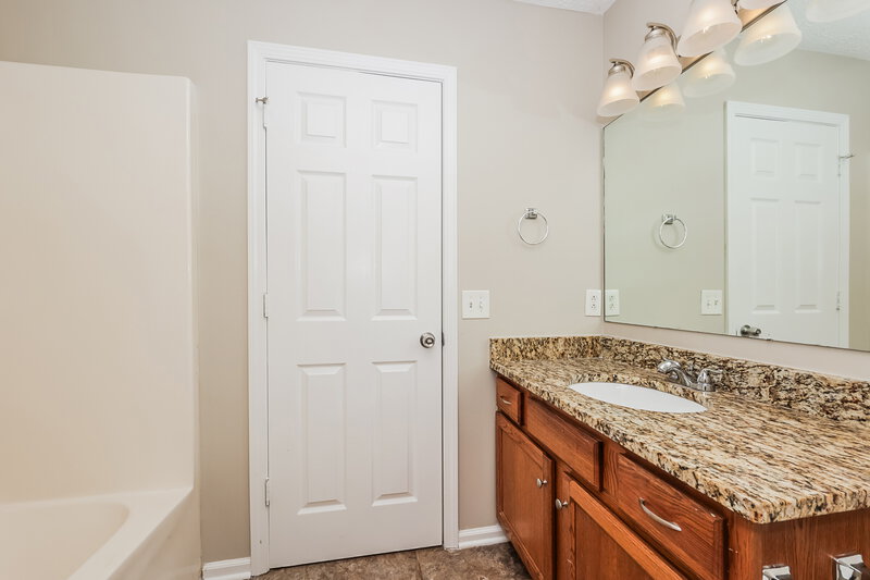 2,215/Mo, 210 Rapid Water Ct Christiana, TN 37037 Main Bathroom View 2