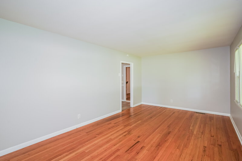 2,280/Mo, 112 Bush Ave Gallatin, TN 37066 Living Room View 2