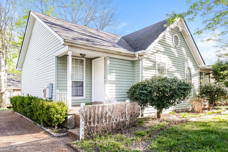 1,920/Mo, 105 Brockhampton Ct Goodlettsville, TN 37072 Front View