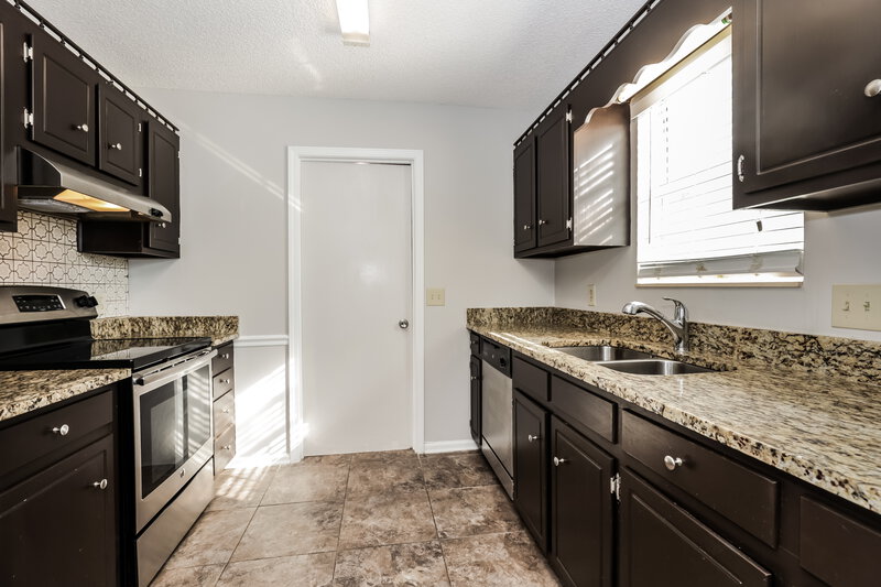 1,920/Mo, 105 Brockhampton Ct Goodlettsville, TN 37072 Kitchen View