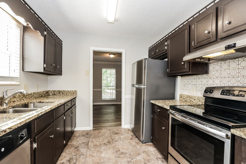 1,920/Mo, 105 Brockhampton Ct Goodlettsville, TN 37072 Kitchen View 2