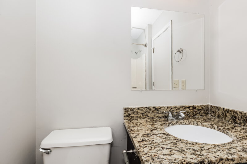 1,920/Mo, 105 Brockhampton Ct Goodlettsville, TN 37072 Main Bathroom View