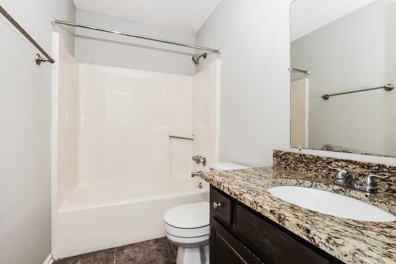 1,920/Mo, 105 Brockhampton Ct Goodlettsville, TN 37072 Main Bathroom View 2